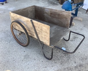 lot 110 image: Yard cart
