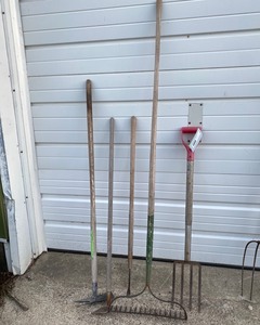 lot 153 image: Vintage Groundbreaker Tool, Asst Gardening Tools