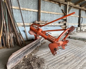 lot 3 image: Case Danuser 8-Foot Blade