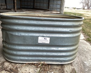 lot 8 image: Water Stock Tank