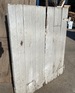 lot 45 image: Antique White Barndoor with Hinges
