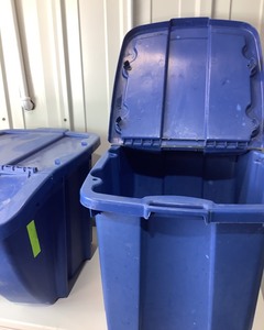 lot 140 image: 2 Recycle Bins