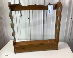 lot 52 image: Small Gun Rack