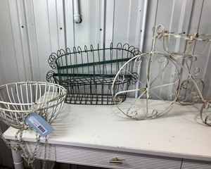 lot 160 image: Assorted Outside Planters