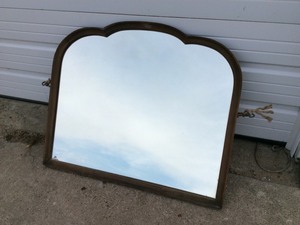 lot 35 image: Antique Dresser Mirror