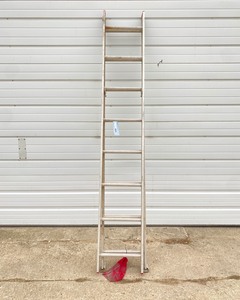 lot 185 image: Extension Ladder 16 Ft