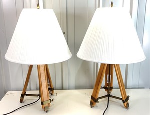lot 42 image: 2 Lamps