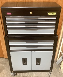 lot 119 image: Black & Gray Tool Cart
