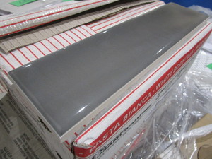 ITALIAN GLAZED PORCELAIN WALL TILE
