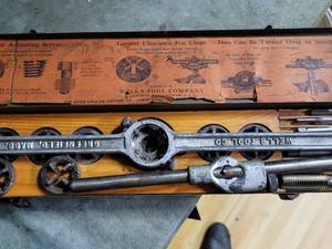 Vintage Wells Tool Co. Screw Plates in Case