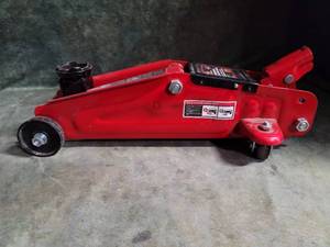 Big Red 2 Ton Hydraulic Service Jack