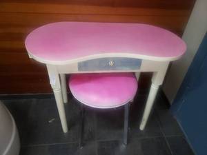 Girls Small DeskVanity wStool
