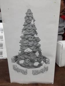 lot 89 image: Heritage Village Collection