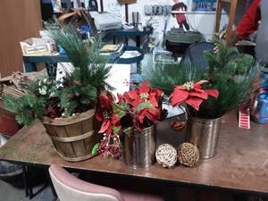 lot 102 image: 3-Christmas Center Pieces
