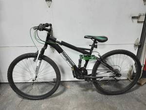 lot 119 image: Mongoose Element Mountain Bike 26 21 Speed With Front & Rear Suspension Good Shape