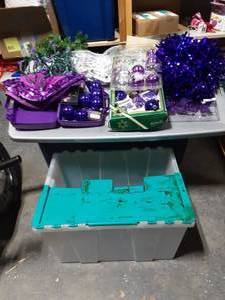 lot 104 image: All Purple Christmas Decor