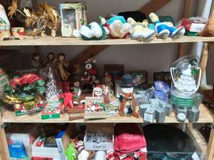 lot 107 image: Candles, Snowmen, Santas, Decor