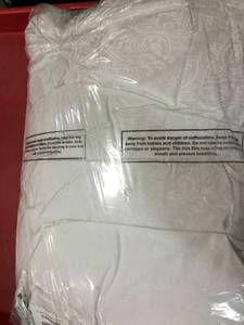 Black Label PrimaLoft Medium Down Alternative Queen Pillow, PO82-Q-WHITE, NEW