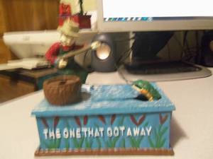 lot 9 image: 2pcs. 1. The one that got away Mech...