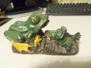 lot 11 image: 1pc. Two Frogs Mechanical Bank...