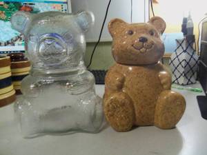 lot 19 image: 2pcs. Set of 2 Bear Cookie Jars...