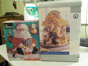 lot 25 image: 2pcs. Christmas Cookie Jars...