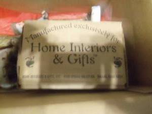lot 34 image: Box of home interiors figurines...