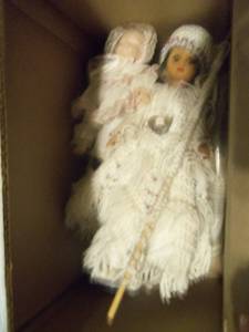 lot 38 image: Native American Dolls and other ass...