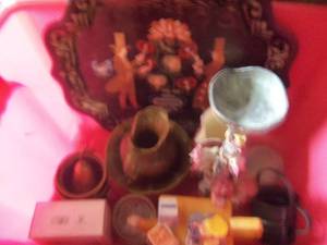 lot 61 image: Assorted Home  Dcor     TOTE N...