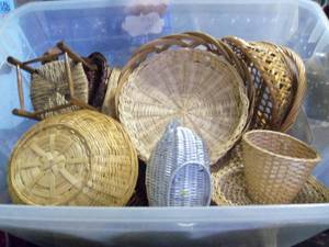 lot 76 image: Tote of wicker baskets and shelf   ...