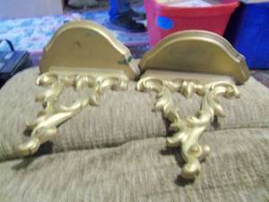 lot 77 image: Box of Knick knack shelves...