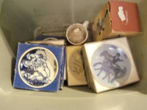 lot 98 image: Norwegian Mothers day plates...