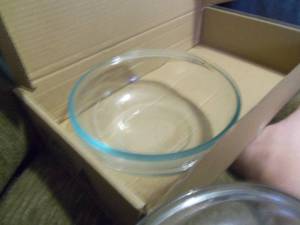 lot 104 image: Pyrex Casserole dish ...