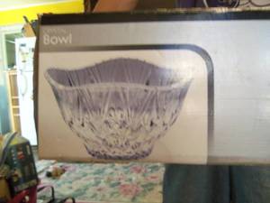 lot 111 image: Crystal Bowl in box...