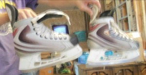 lot 116 image: 2 pairs ice skates sz 4d other size...