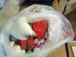 lot 121 image: Bag of beanie babies and stuffed an...