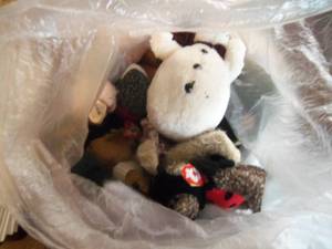 lot 123 image: Bag of 15 Assorted Beanie Babies...