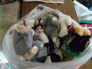 lot 125 image: Bag of 15 Assorted Beanie Babies...