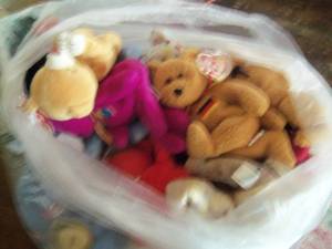 lot 126 image: Bag of 15 Assorted Beanie Babies...