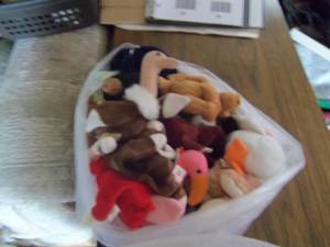 lot 130 image: Bag of 15 Assorted Beanie Babies...
