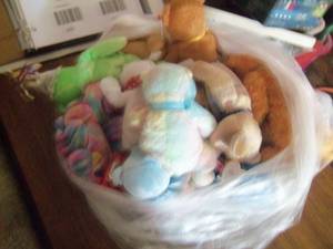 lot 132 image: Bag of 15 Assorted Beanie Babies...