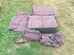 lot 142 image: 5pcs. American Tourist Luggage Set...