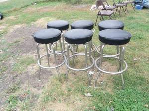 lot 150 image: 6 bar stools...