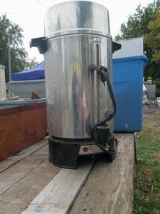 lot 151 image: westbend 100 cup coffee maker Works...