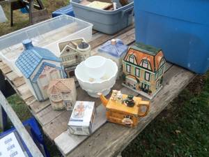 lot 154 image: Cookie jars, house planter, Milk gl...
