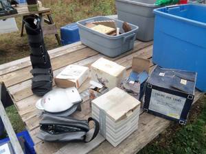 lot 155 image: Misc Items, Walking boot, kitchen t...