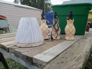 lot 192 image: Yellow lamps with shades...
