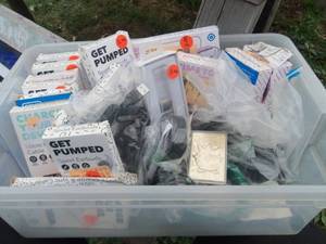 lot 201 image: Assorted cables...
