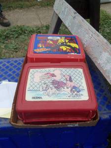 lot 204 image: 2 vintage luchboxes...