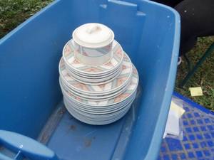 lot 205 image: Dish set...